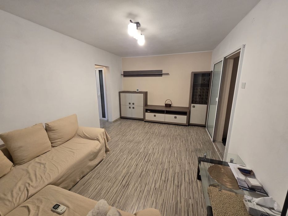 Vand apartament 2 camere, Tiglina 3, etaj 1, orientat spre Nord..