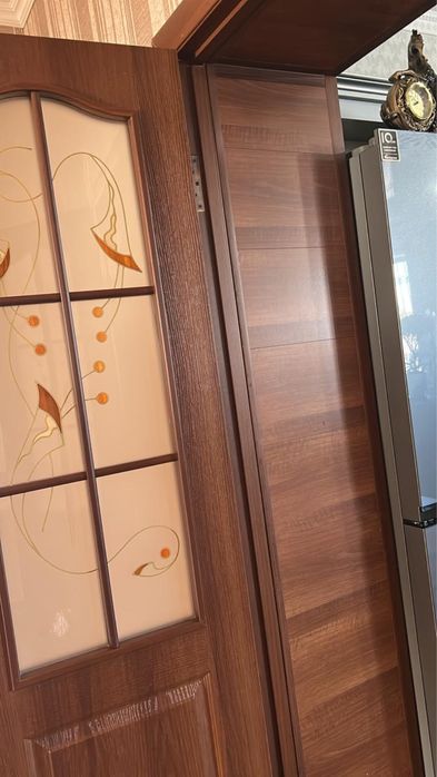 Продам двери бу срочно с доборкой