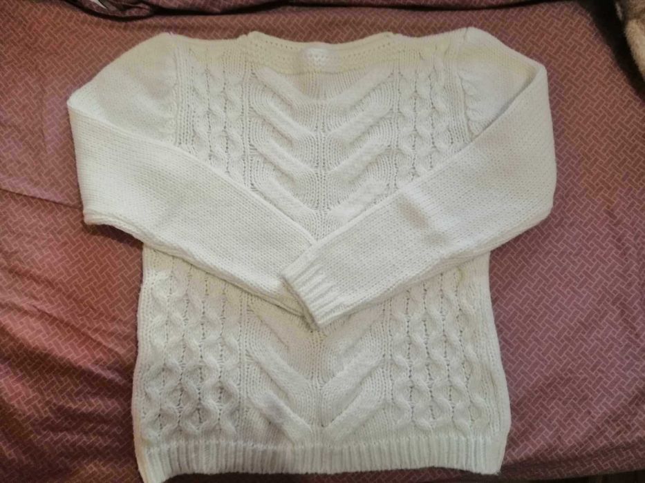 Лот - 2 броя зимни дамски пуловери и 1 туника