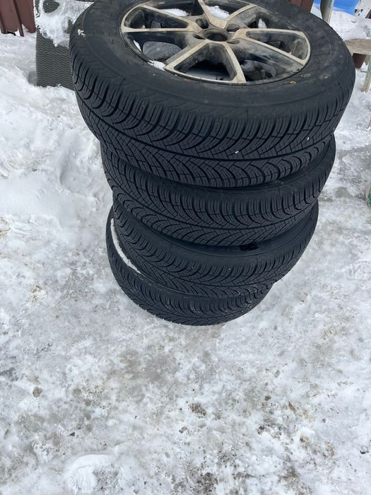 Продам 4 шины с дисками
