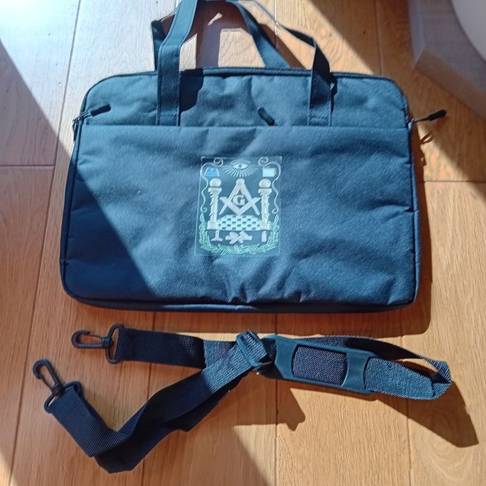 Geanta de Mason noua.