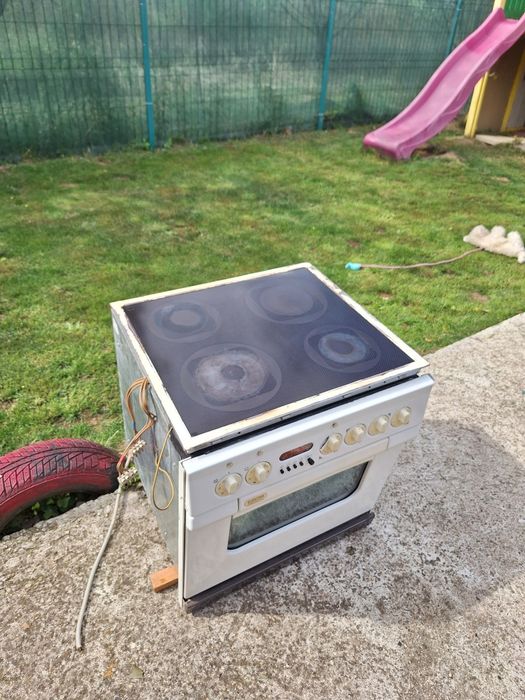 Готварска печка за вграждане  комплект с котлони.