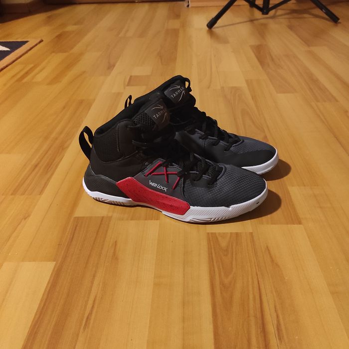 Adidași de baschet mărimea 39