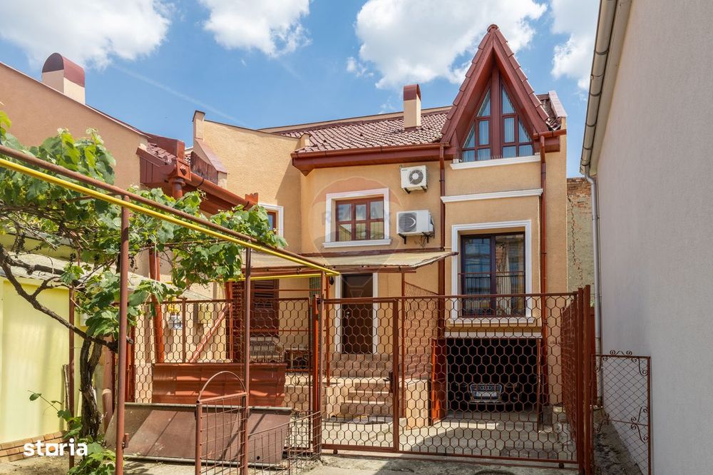 Casă cu 3 camere de vânzare în zona Intim- Str. Andrei Saguna