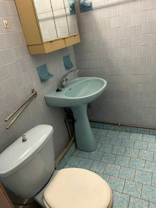 Inchiriez apartament 3 camere decomandat Pitesti , cartier T. Vladimirescu ,etj 1. langa autogara sud