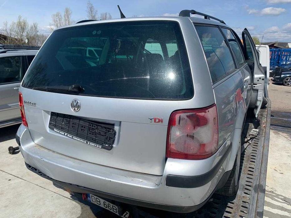 dezmembrez passat b5.5 break/hayon/ usi fata /aripi passat b5.5/faruri