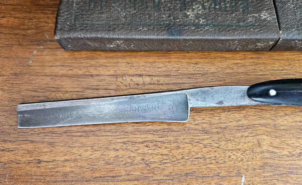 Бръснач Crown & Sword