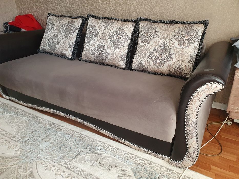 На продажу диван и обувница