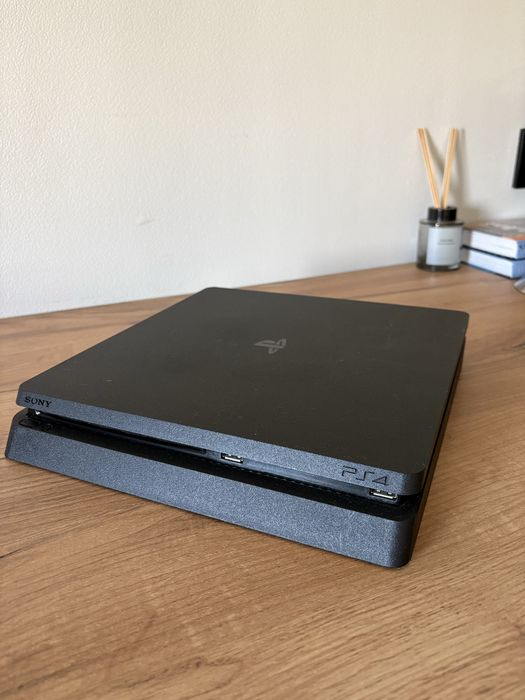 Sony Play Station 4 в отличном состояний