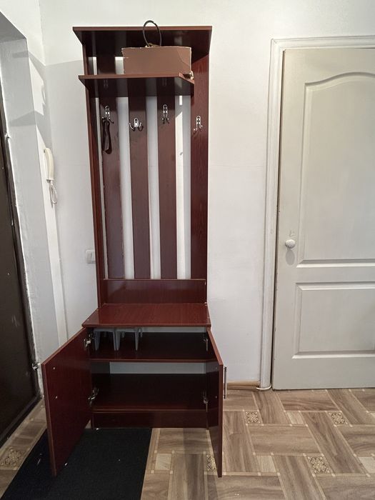 Продам шкаф в призожую