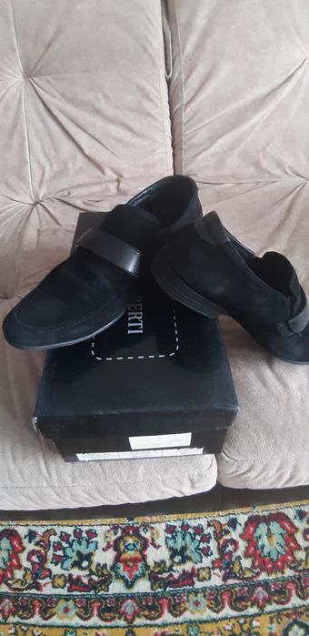 Продаю мужские туфли.