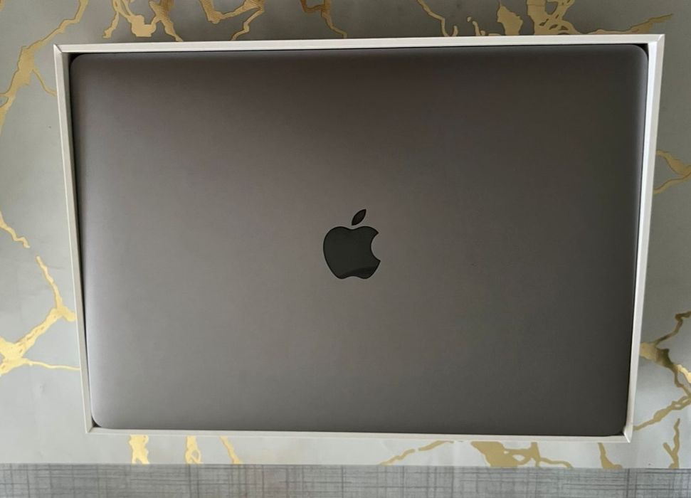 Продам MacBook Air 13 на чипе Apple M1