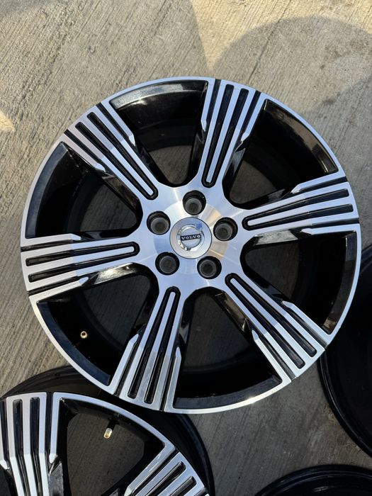 SET Roti/Jante Volvo Diamond Cut R18 Spone Black