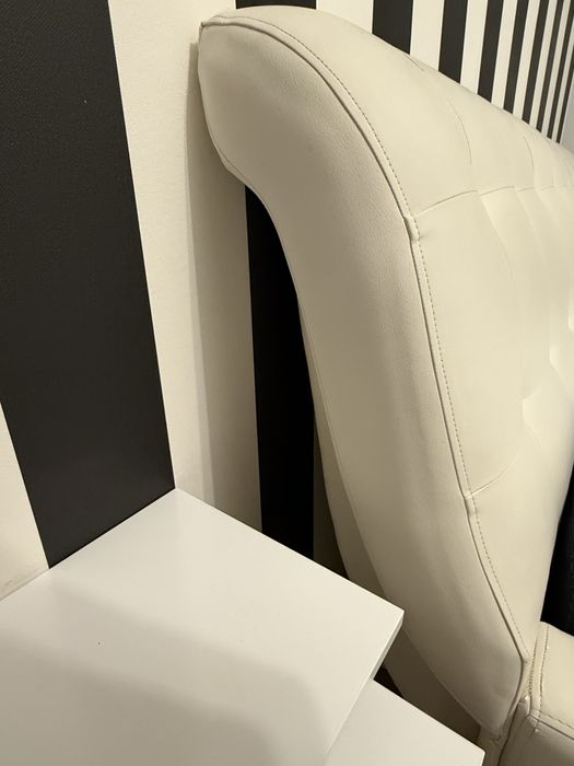 Vand pat tapitat lemn masiv 160x200