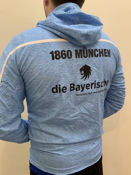 Футболни екипи и артикули