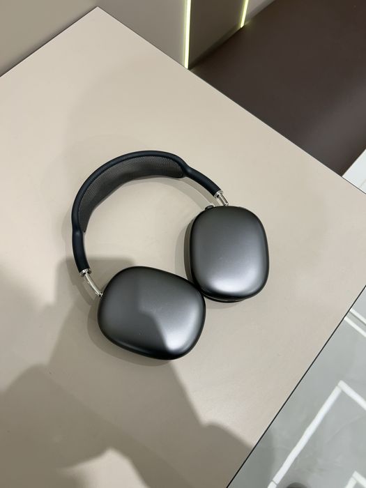 Air Pods Max.