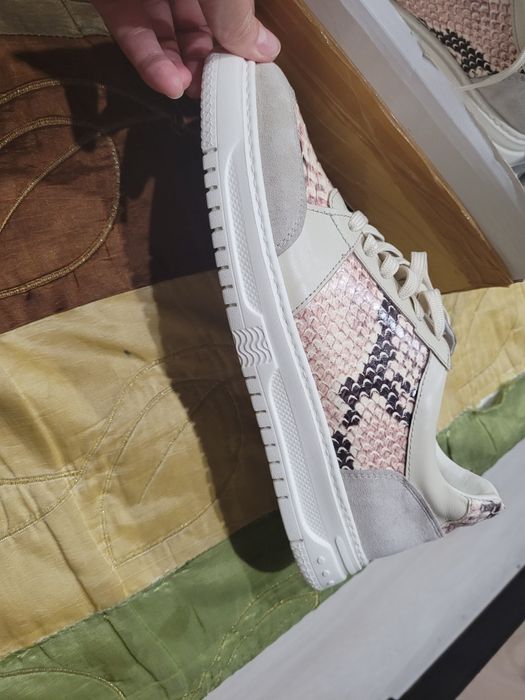 Продам кроссовки весна лето