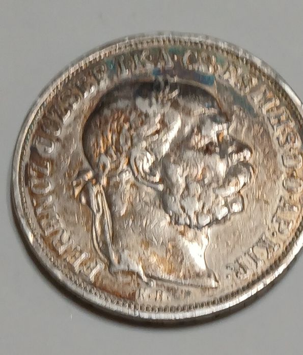 Стара сребърна монета.