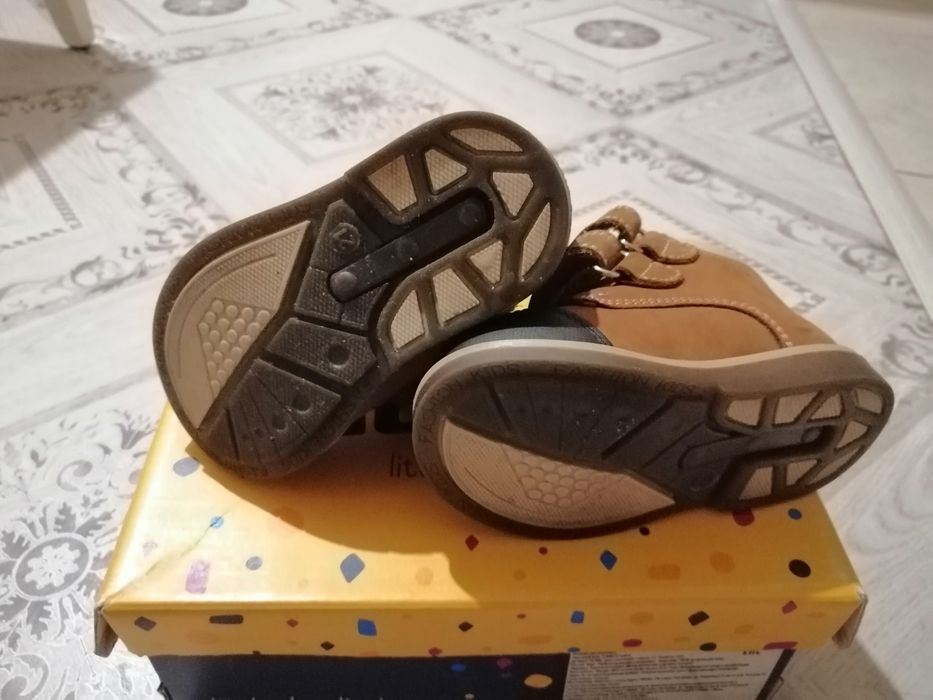 Продам детские ботинки 21 размера