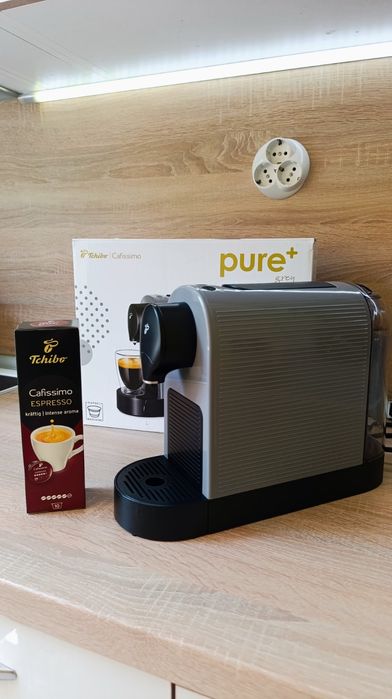 Капсулна кафемашина Tchibo Cafissimo Pure Plus + подарък капсули