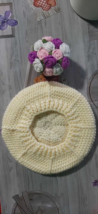 Beretă croșetată manual