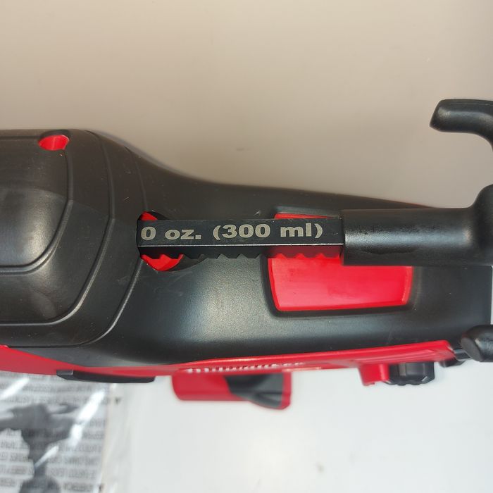 Акумулаторен пистолет за силикон Milwaukee C18 PCG/310C