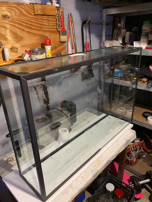 Продавам аквариум