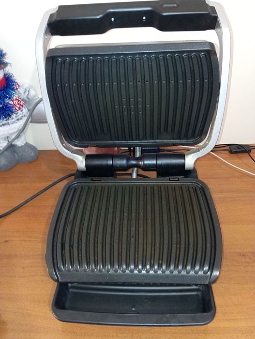 Продам оптигриль DeLonghi