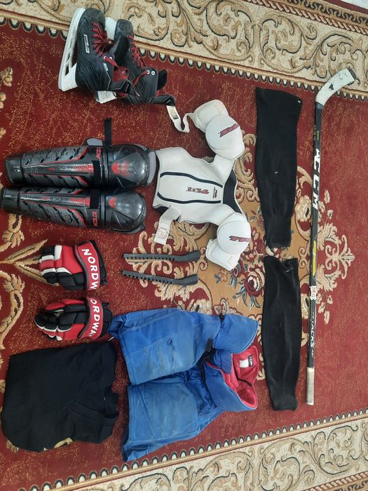 Хоккей,коньки,клюшка