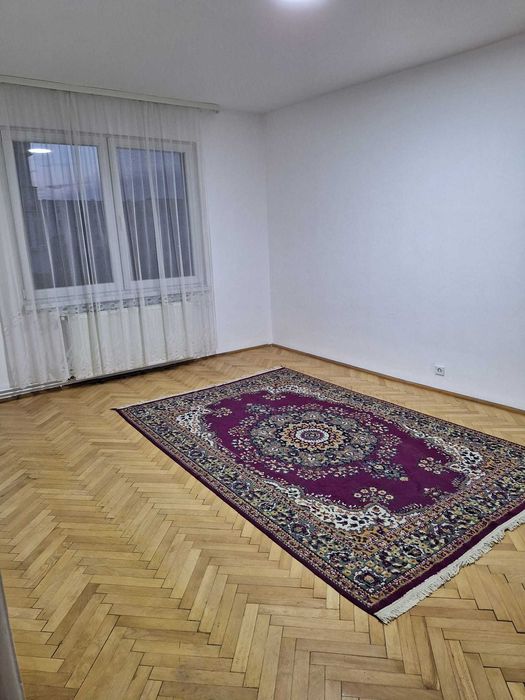 Inchiriez apartament