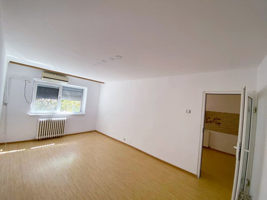 Vând apartament doua camere