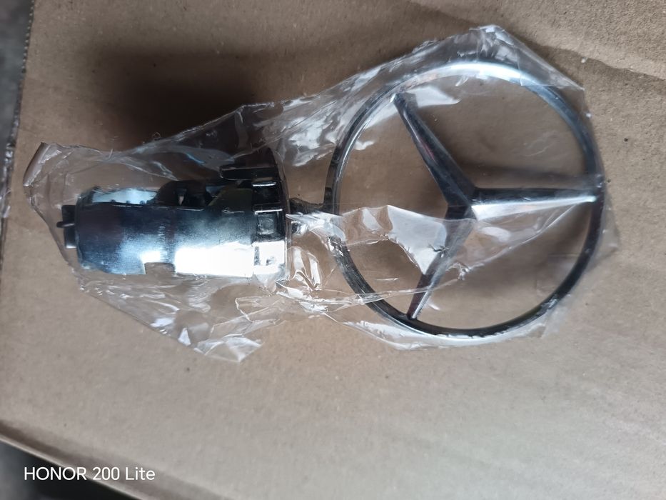 Emblema Star Mercedes Benz, montare pe capota