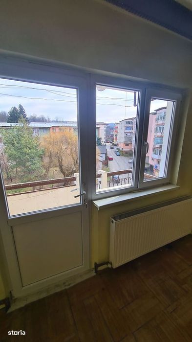 Apartament cu 2 camere de vânzare în Curtea de Argeș.