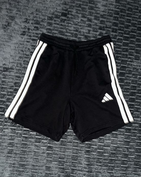 Adidas 3-Stripes сет - стил, който не се нуждае от представяне