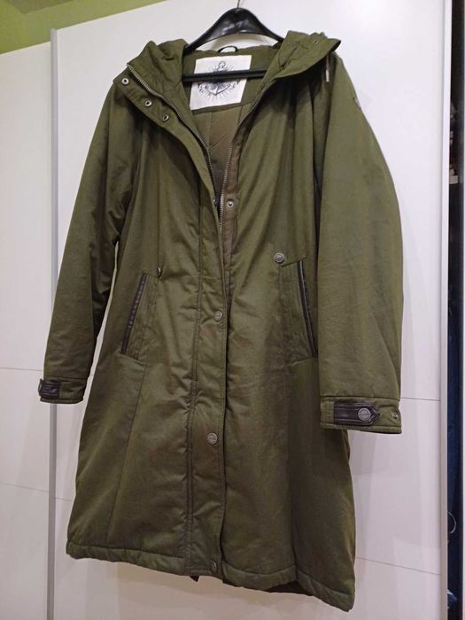 Дамско зимно яке с качулка