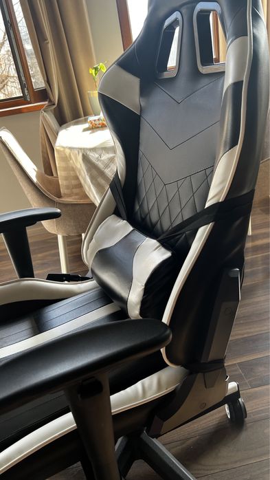 Игровое компьютерное кресло