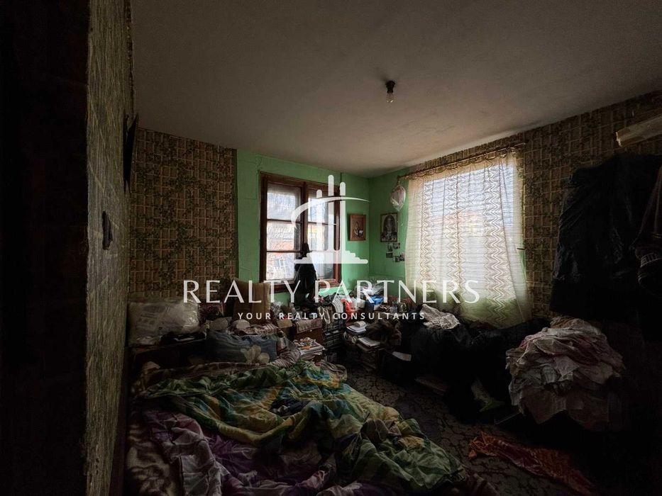 Продава Eтаж от къща - кв. Църква, гр. Перник