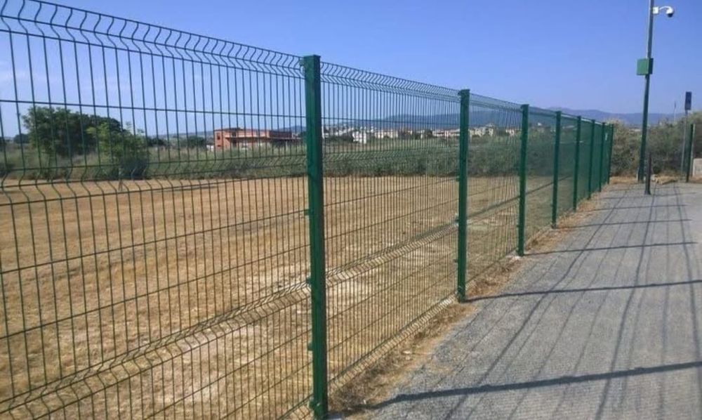 Gard din plasa bordurata