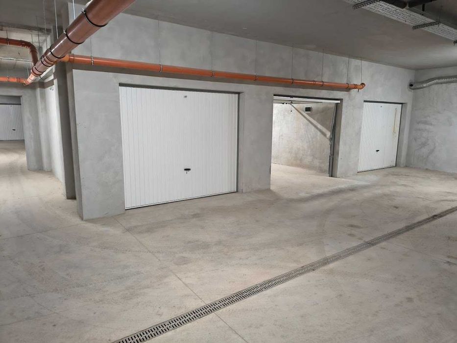 Гараж под наем в Малинова Долина