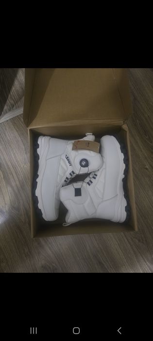 Продам ботинки женские