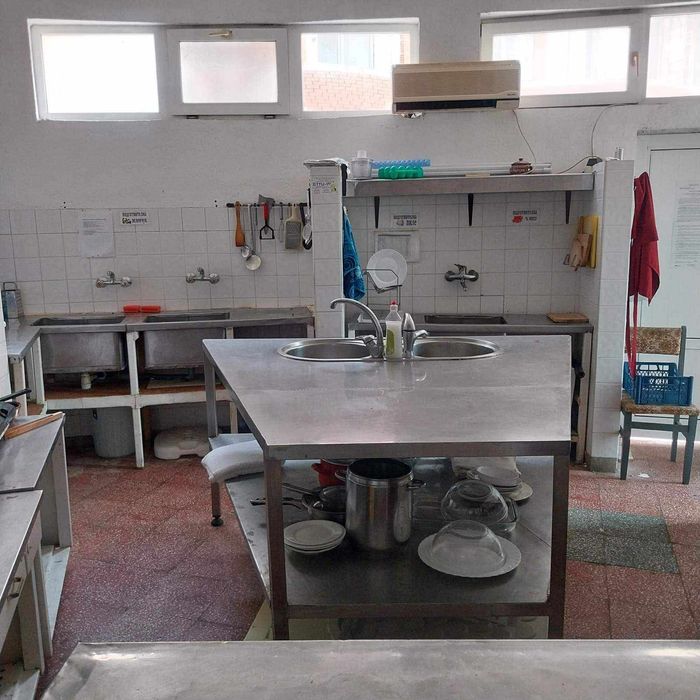 Дава се под наем Заведение в Китен - 200 кв.м за 2550 € - Снимка #1