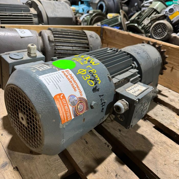Motor electric trifazat cu reductor, 1.5kW 122rpm 380V