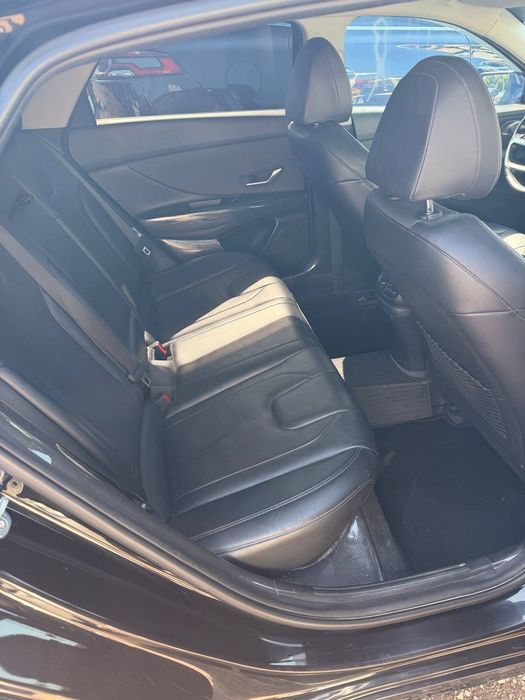 Hyundai Elantra 2022 — 5