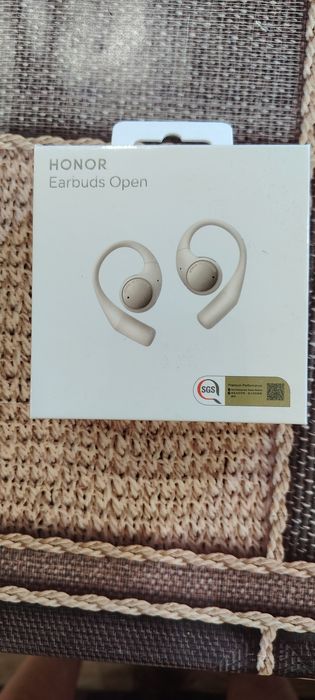 Honor Earbuds Open
