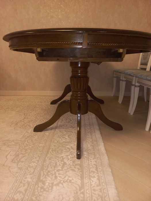 Продам стол для гостиной