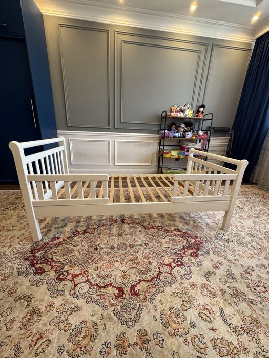 Продам детскую кровать. Массив береза.