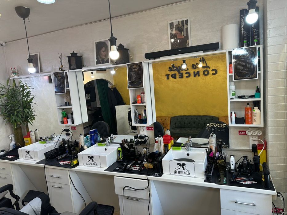 Posturi frizerie si mobilier