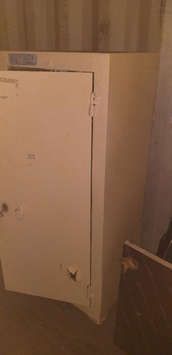 Сейф металлический