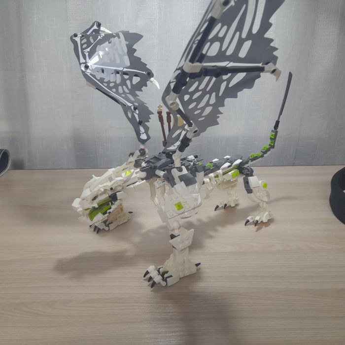 Продам дракона лего