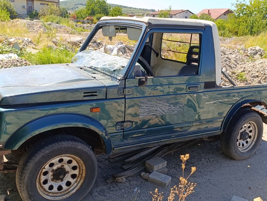 Vând doua bucăți Suzuki Samurai 1.9D